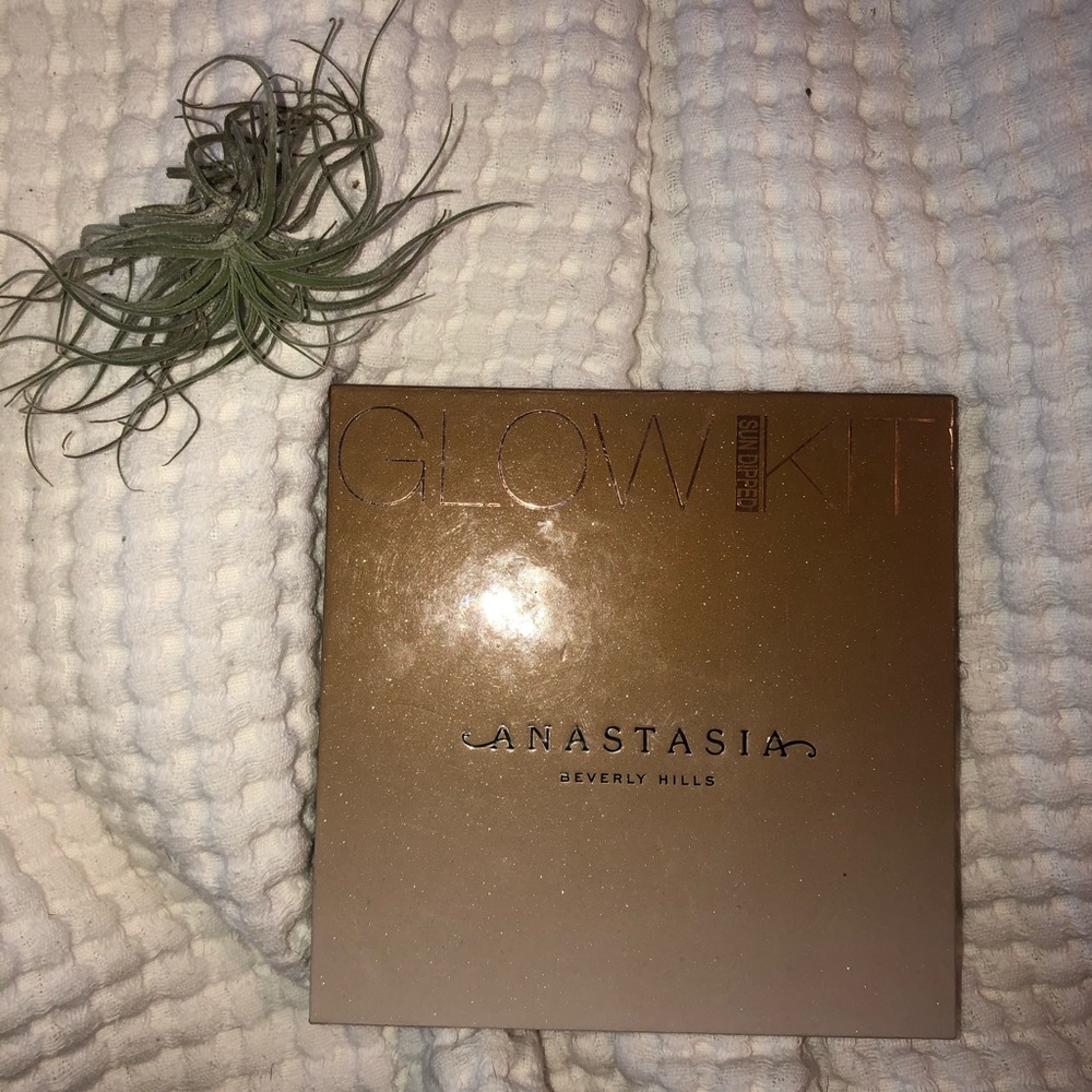 Anastasia Beverly Hills Sun Dipped Glow Kit